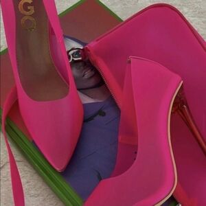 🎀🩷●●● Vibrant Hot  Pink 🎀🩷JELLY  HIGH HEELS BY LEMONADE SIZE 9